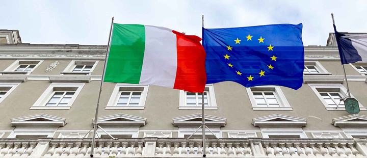 Italien- und EU-Flagge